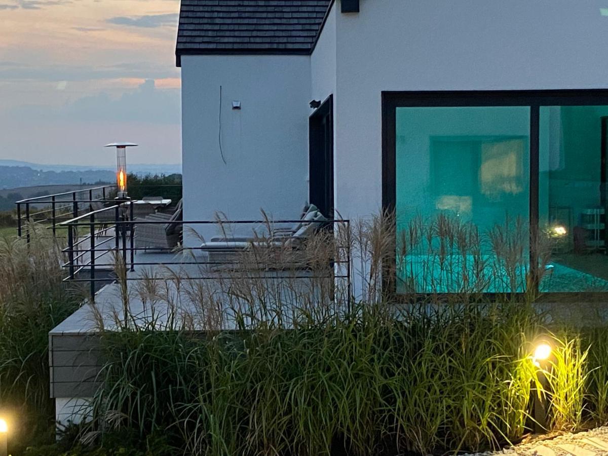 Villa Relax With Swimming Pool And Mountain View Bukow Exteriör bild