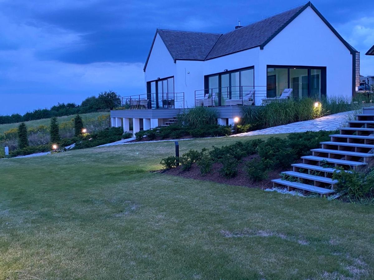 Villa Relax With Swimming Pool And Mountain View Bukow Exteriör bild